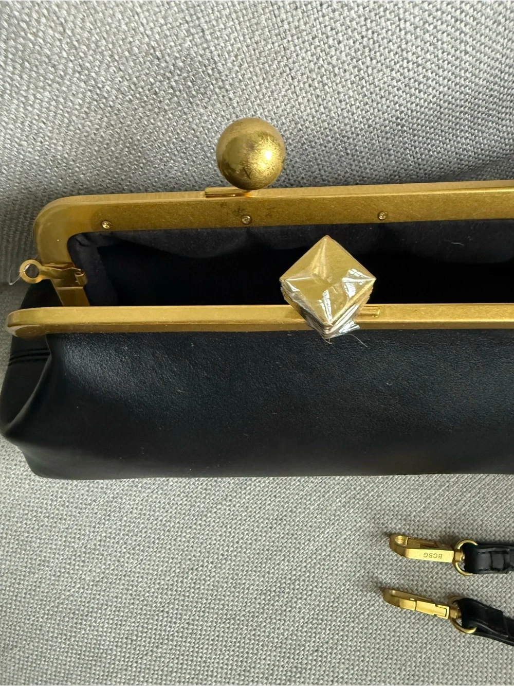 BCBG East West frame shoulder bag NWt black An asymmetric kiss-lock closure add